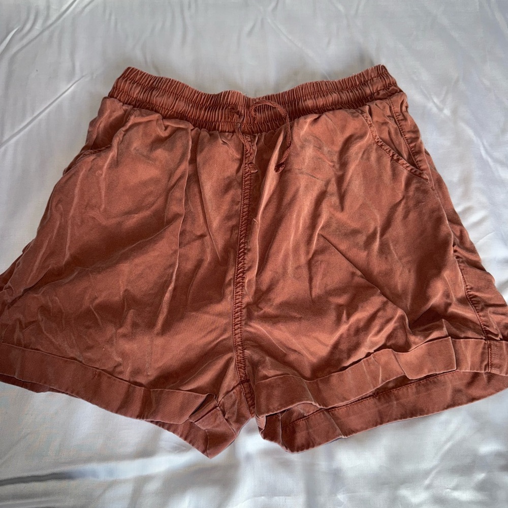 Universal Thread High Waist Rust Shorts
